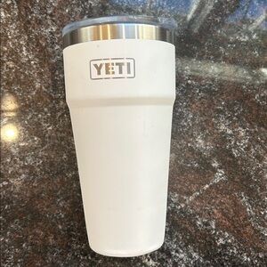 YETI White Travel Mug with Clear Lid